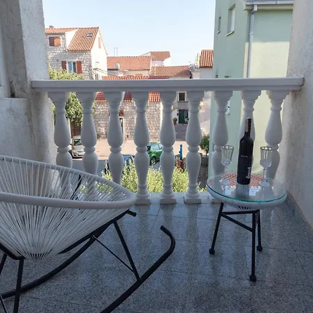 Kastel Gomilica Cozy And Stylish Near The Sea - Classic One Bedroom Kaštela
