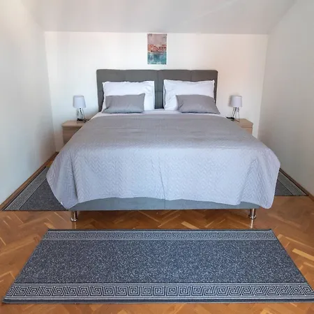 Kastel Gomilica Cozy And Stylish Near The Sea - Classic One Bedroom Apartamento *